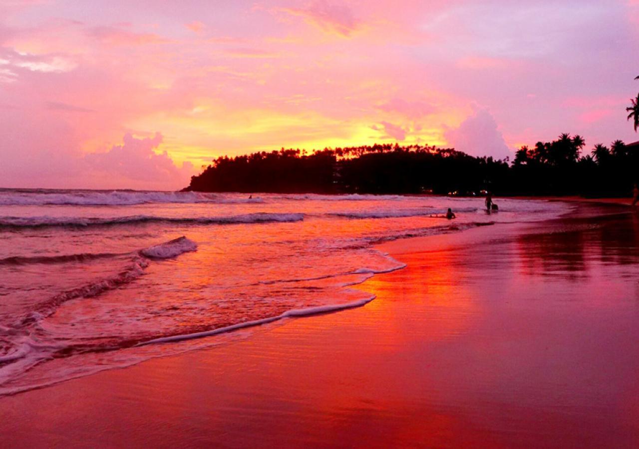 Sea Shine Beach Resort Mirissa Buitenkant foto