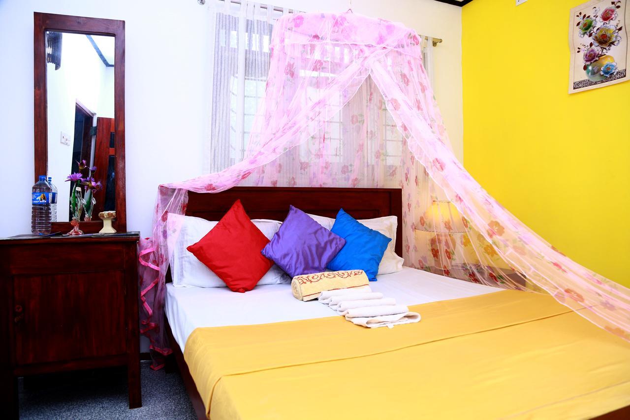 Sea Shine Beach Resort Mirissa Buitenkant foto