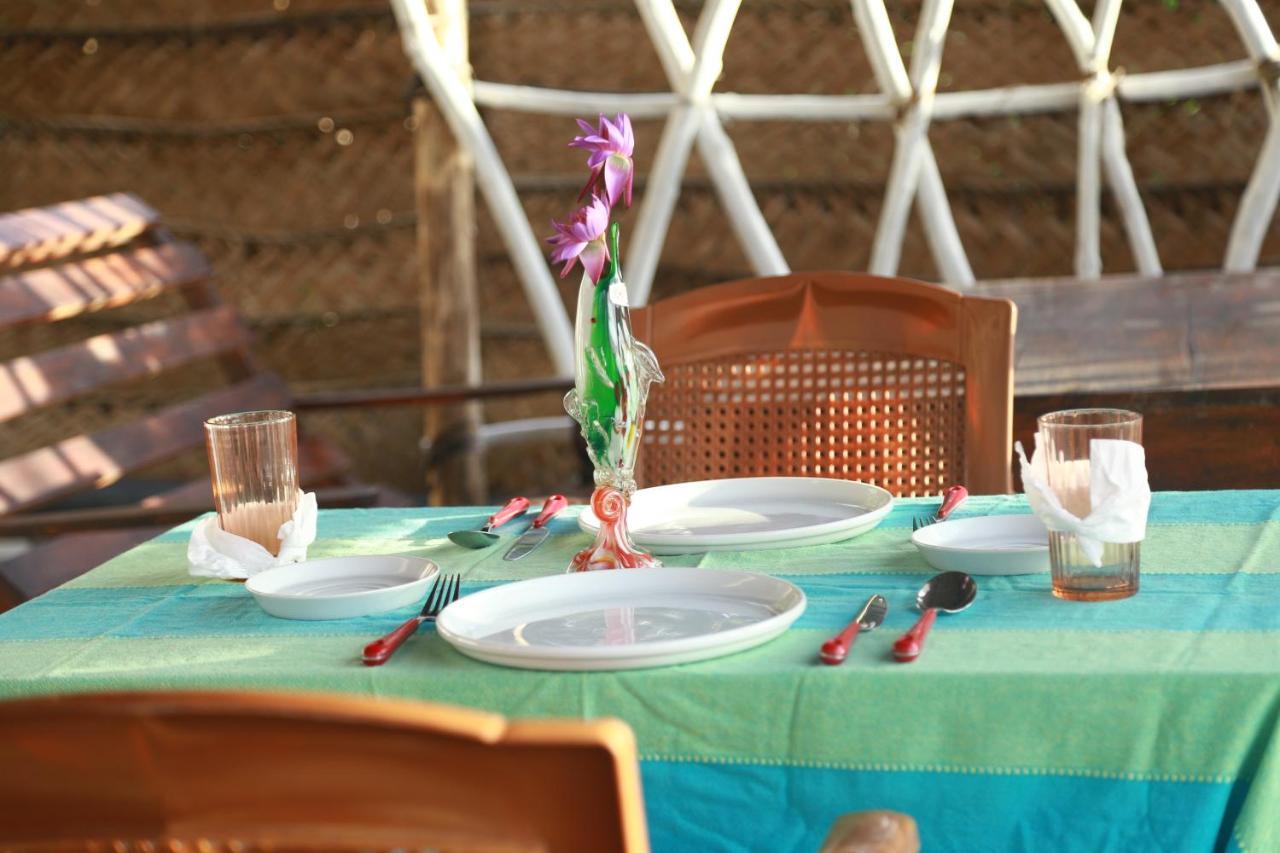 Sea Shine Beach Resort Mirissa Buitenkant foto